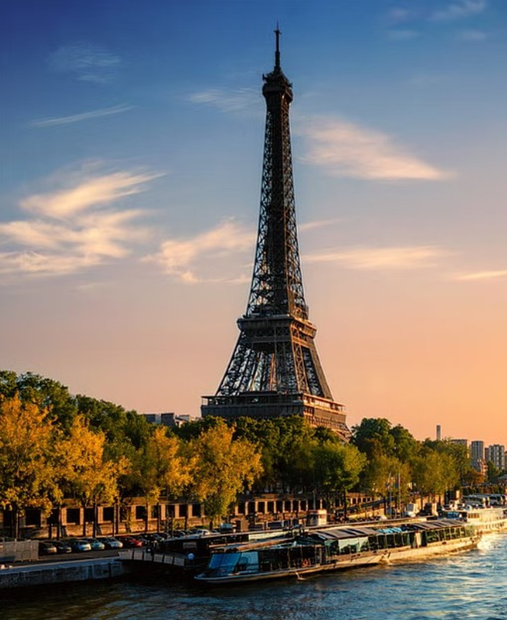 Paris guest spot location, Beauty by Kate Dark